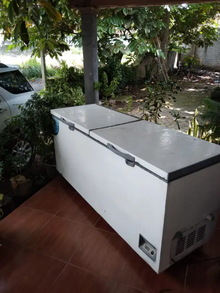 Freezer box 715 liter tanpa mesin
