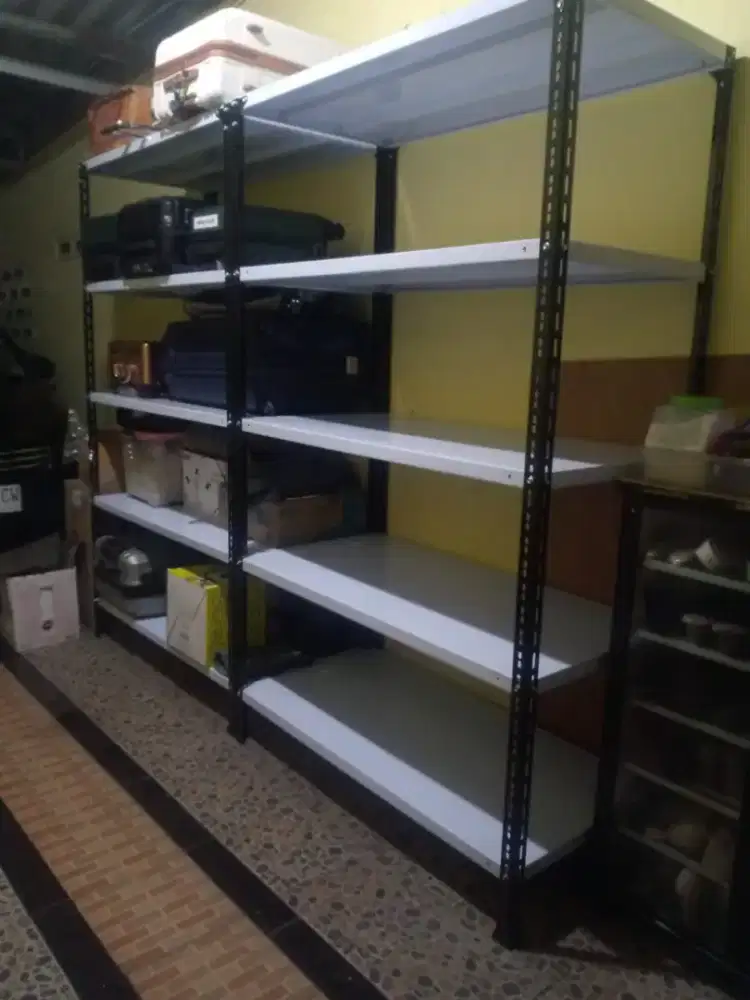 Rak besi rak siku lubang perlengkapan rumah