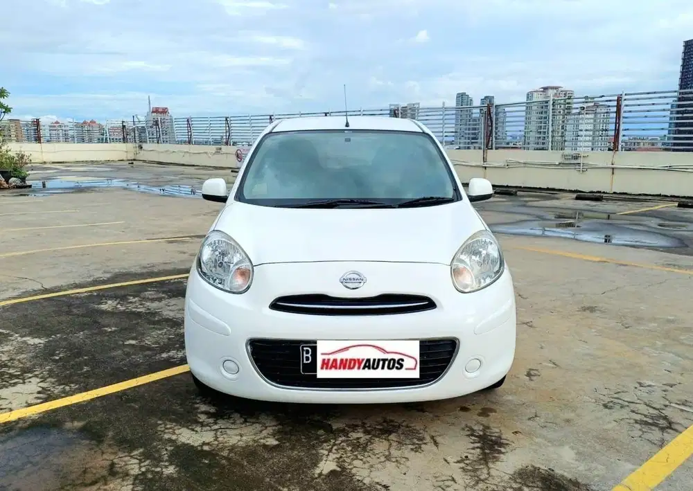 Nissan March Tahun 2011 Automatic Putih