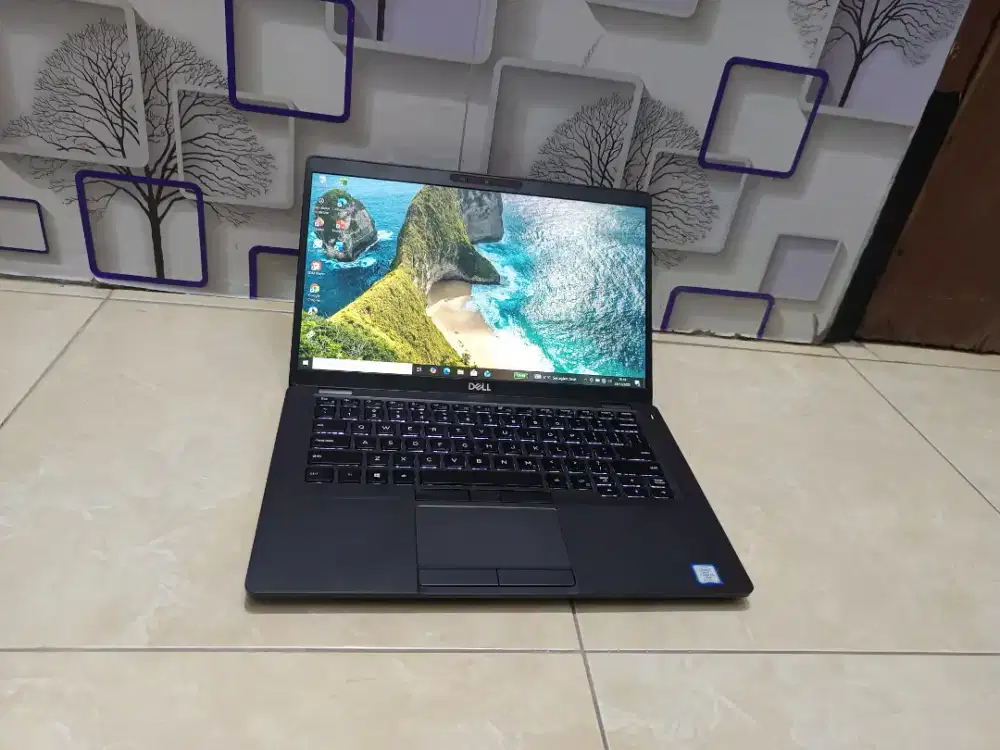 Dell 5400 core i5-8365U ram 8gb,ssd 256gb,layar full HD,keyboard nyala