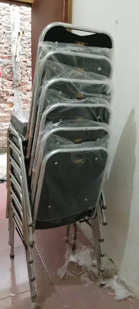 Kursi susun warna hitam