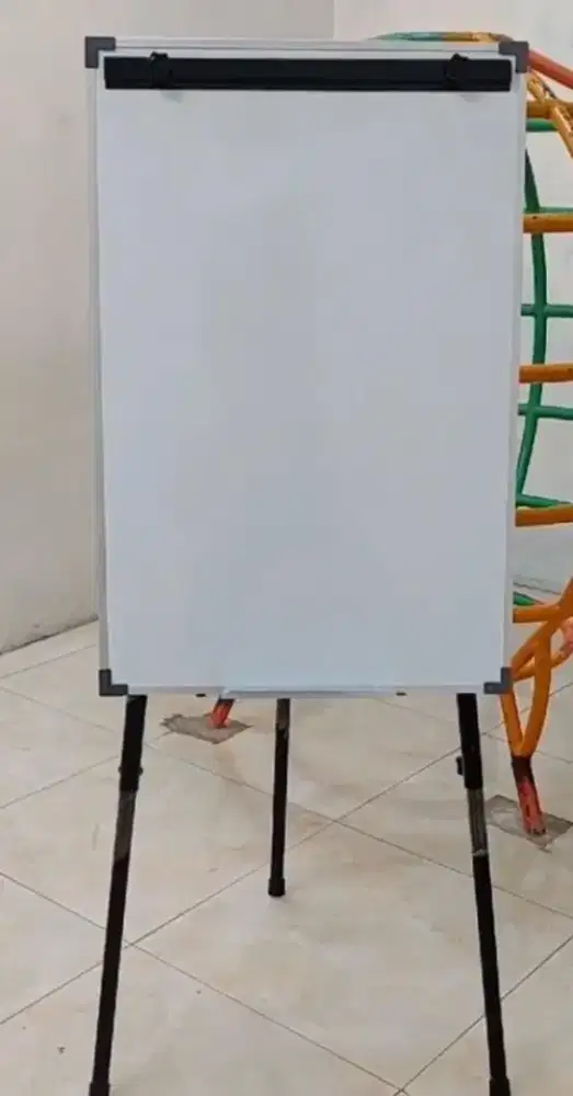Jual Flipchart / papan Standing ukuran besar masih fresh