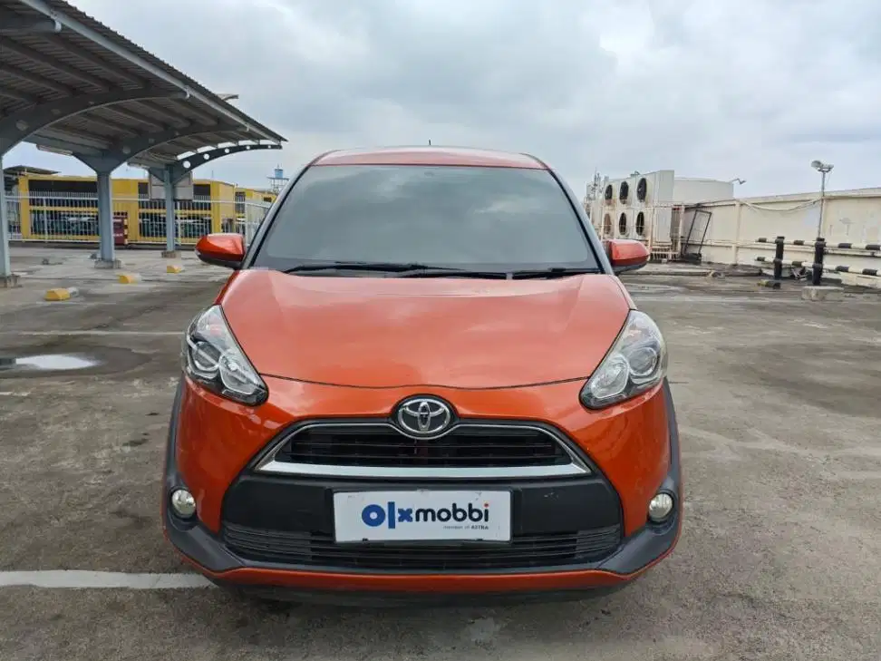 DP Rendah  8JT Toyota Sienta 1.5 V Bensin-AT 2016 Orange