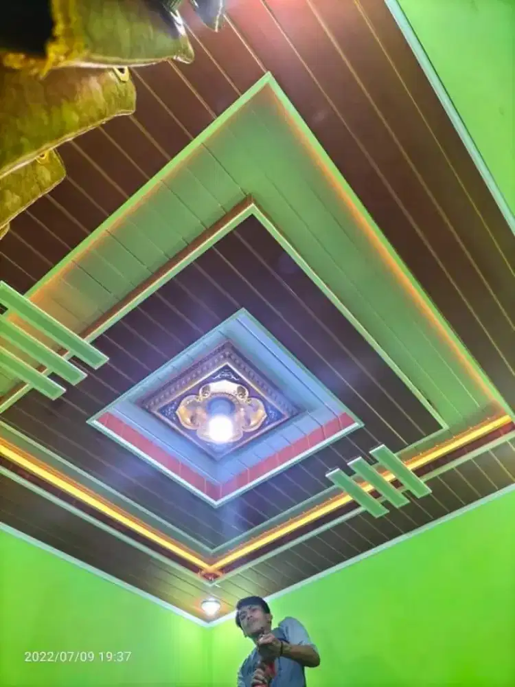 Plafon PVC dan kanopi terpasang