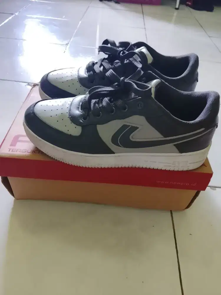 Sepatu new era size 38