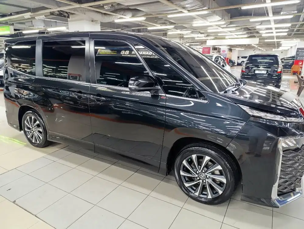 TDP 10 juta Toyota Voxy Facelift TSS 2.0 AT Tahun 2022/2023
