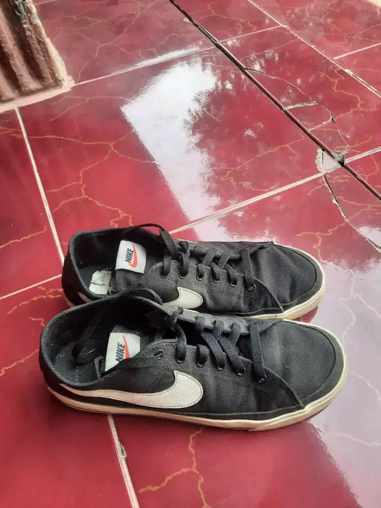 Sepatu nike ori