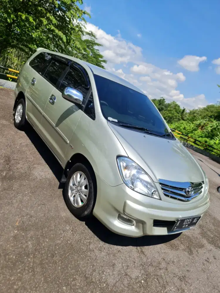 Toyota innova v 2.0 M/T silver 2011