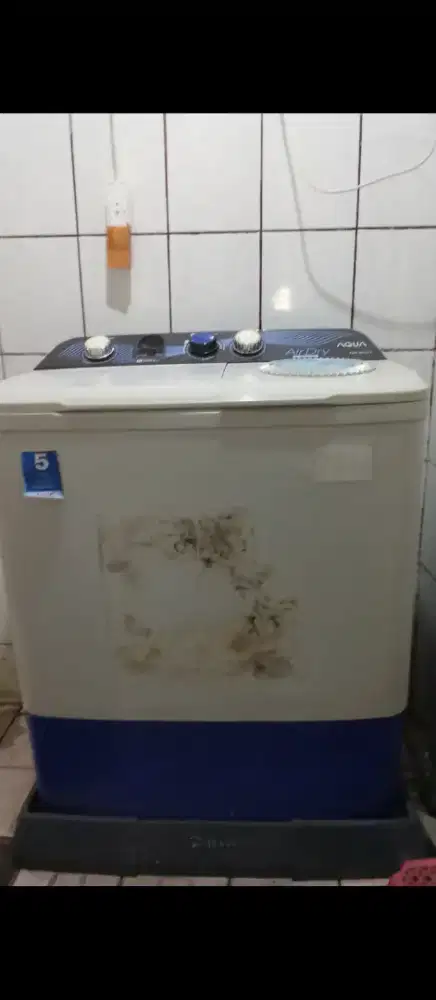 Di Jual Mesin Cuci 2 tabung Merk Sanyo Aqua