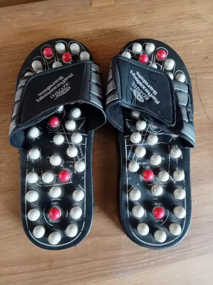 Kozuii Reflexology sandal , size M dan L, masih bagus