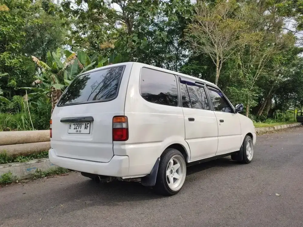 Mobil tua Tampil muda
