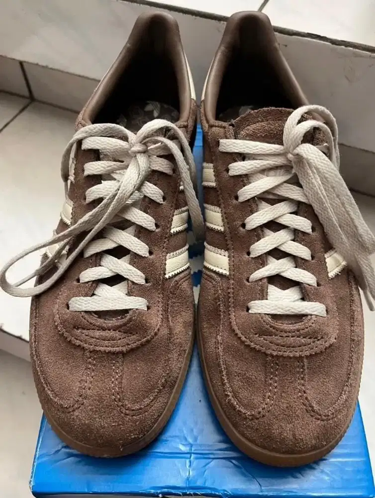sepatu adidal spezial