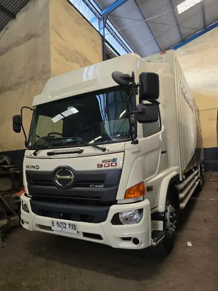FS Hino 500 FG 260 JS Engkel 6 roda 2025 Akhir Box Besi Seperti Baru