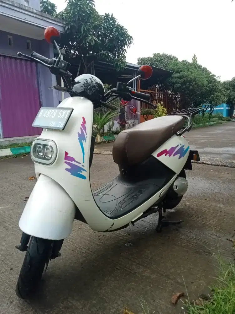 Motor listrik Viar Q1 -L surat lengkap, siap pakai