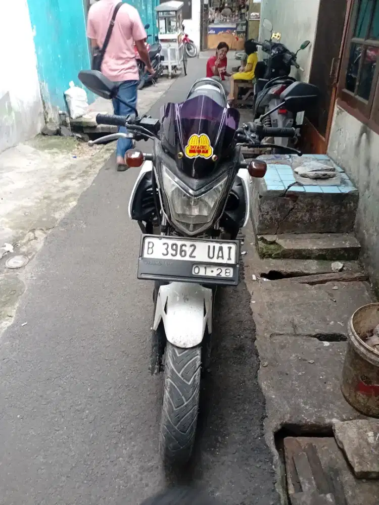 Jual Motor Honda CB150R
- Surat-surat lengkap: STNK, BPKB ada