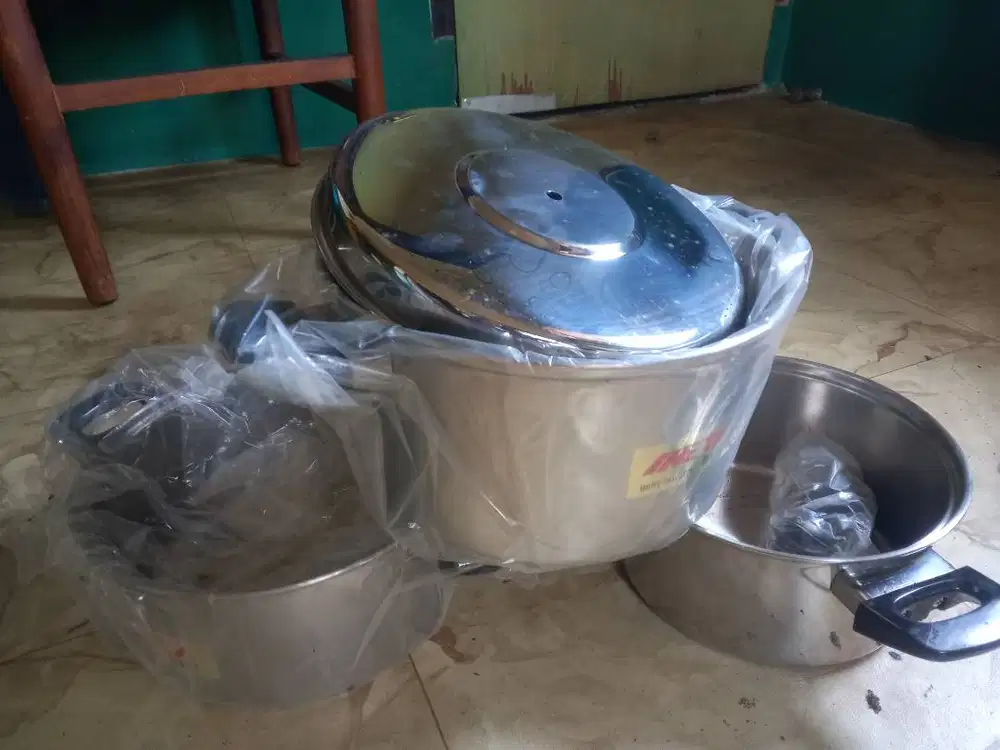 Panci 1set mangkuk 1lsn sendok 12 lsn cangkir 1 set