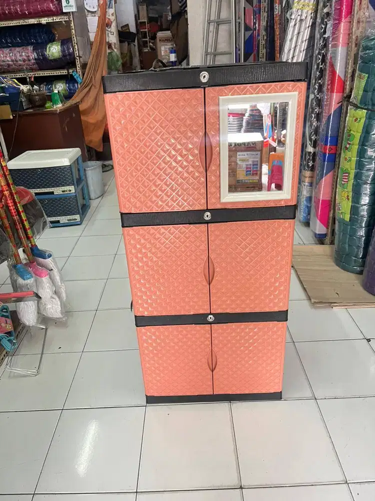 Lemari Plastik Doremi Susun 3 Full kunci + Kaca