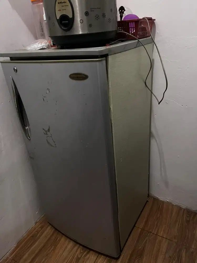 Dijual kulkas 1 pintu