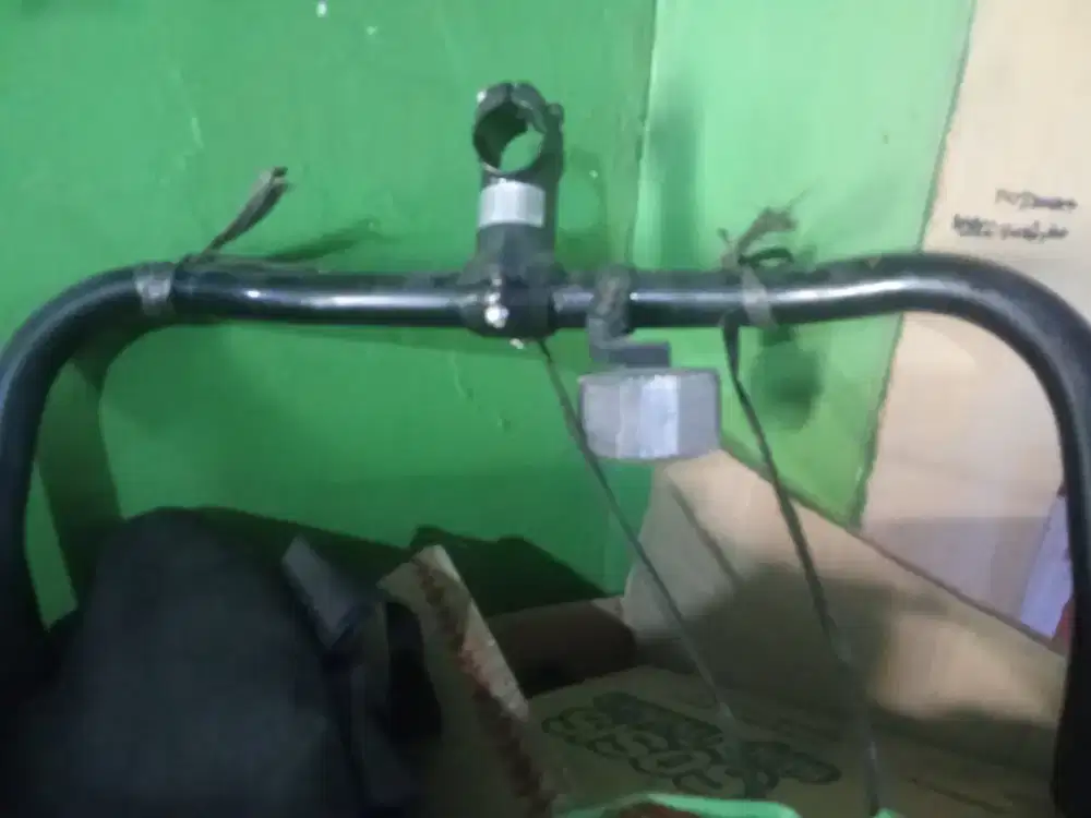 Stang sepeda masih lengkap