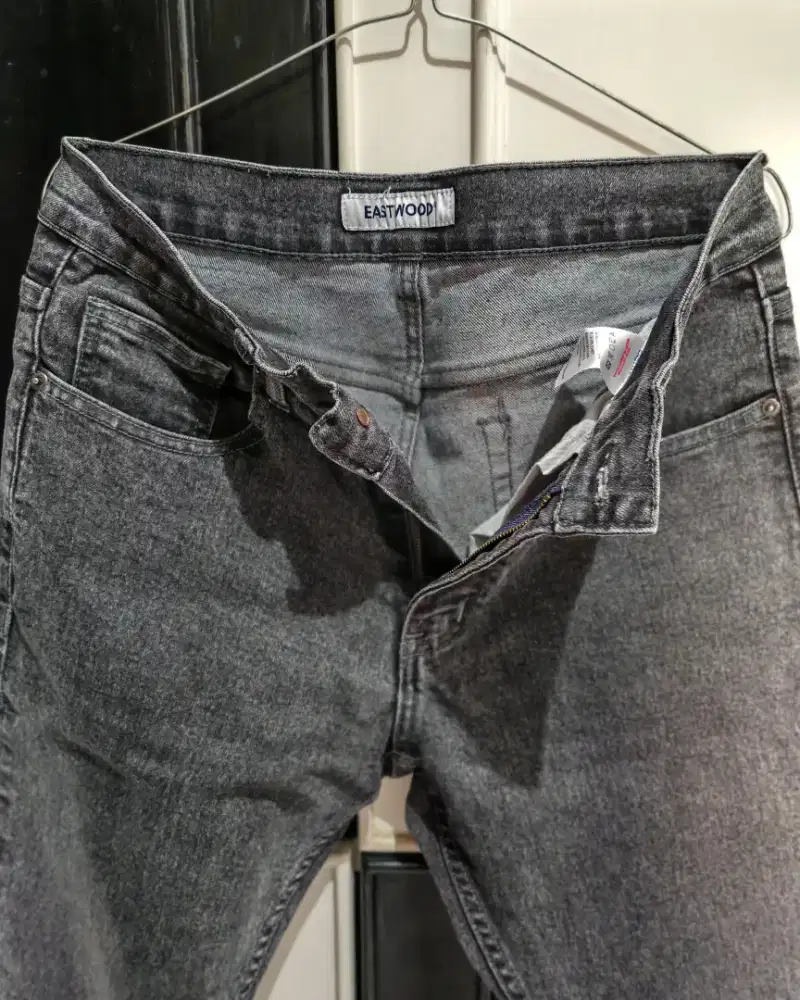 Celana jeans Eastwood warna snow grey size 32