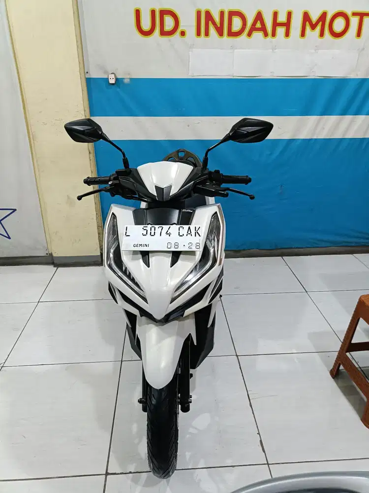 Putih albino HONDA VARIO 125 ESP CBS ISS EXCLSV KEYLLES REMOT 2023