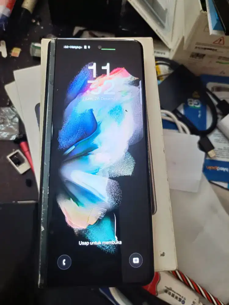 Murah Samsung Z Fold 3 5G 12/256 layar dalam gelap, bs TT