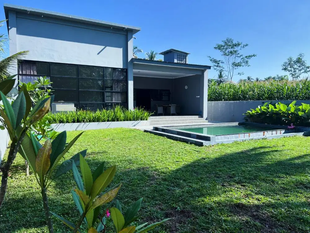 Villa Modern Tropis dengan Kolam Renang Pribadi di Turi Sleman