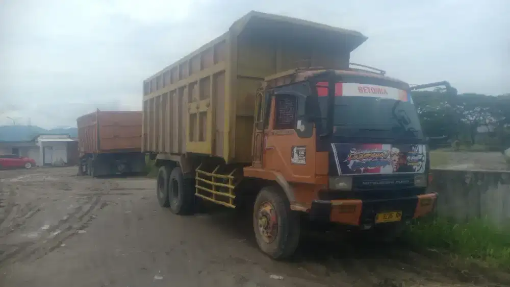 Mitsubishi fuso DT tahun 2012 2 unit...surat2 lengkap