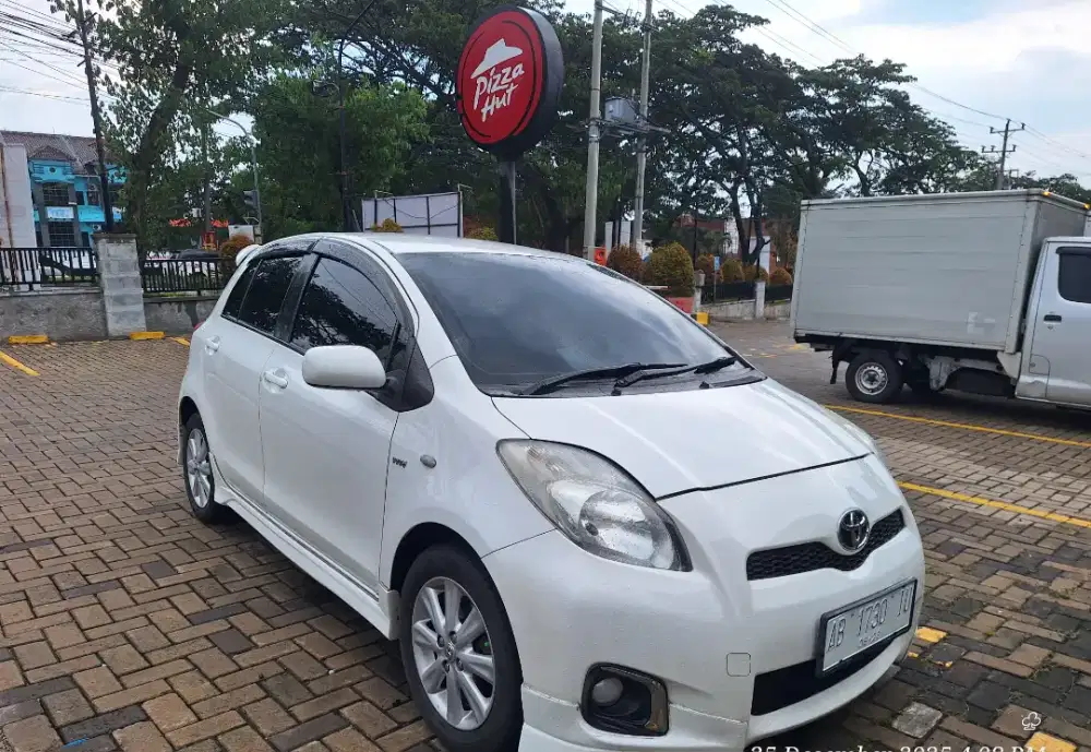 Yaris E metic 2012