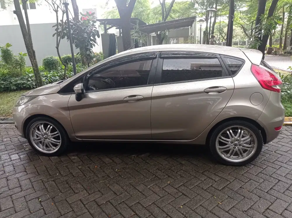Jual Cepat Ford Fiesta Trend 1.4 2010