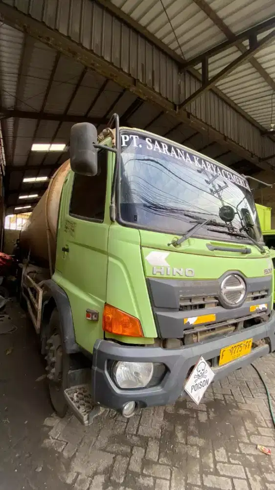 Tangki Hiblow semen curah Hino FL260JT 2018 bagus siap kerja keluar k