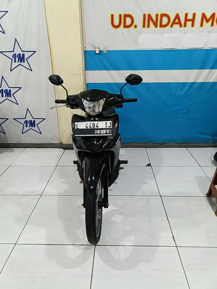 Hitam glossy HONDA REVO INJEKSI 110 2019 PLAT PANJANG BISA KREDIT