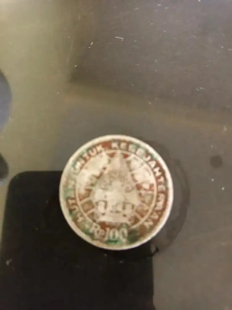 Uang koin kuno seratus rupiah