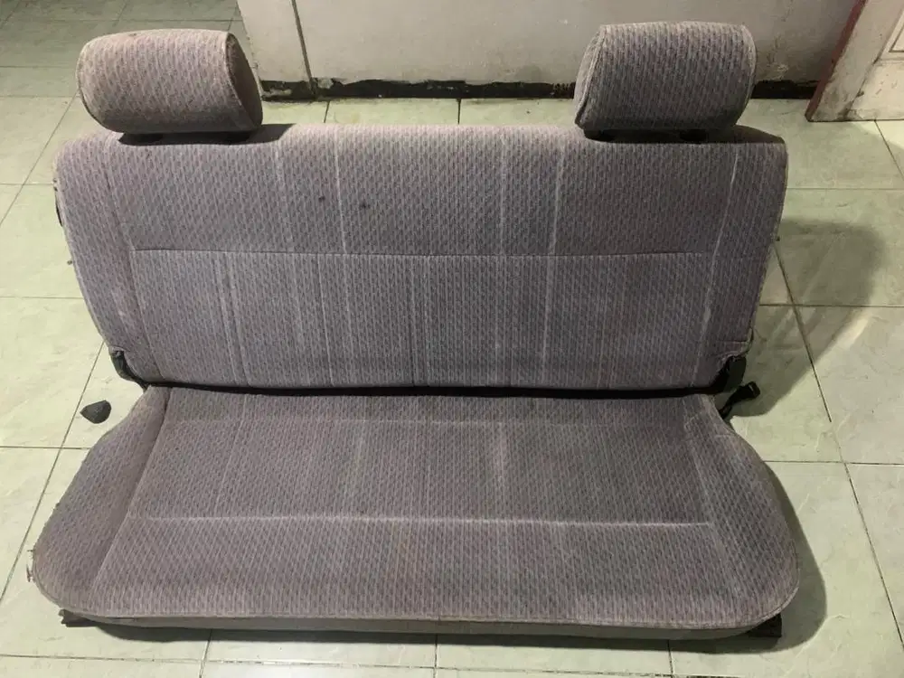 Jok belakang baris ketiga Kijang LGX/ LSX / Krista
