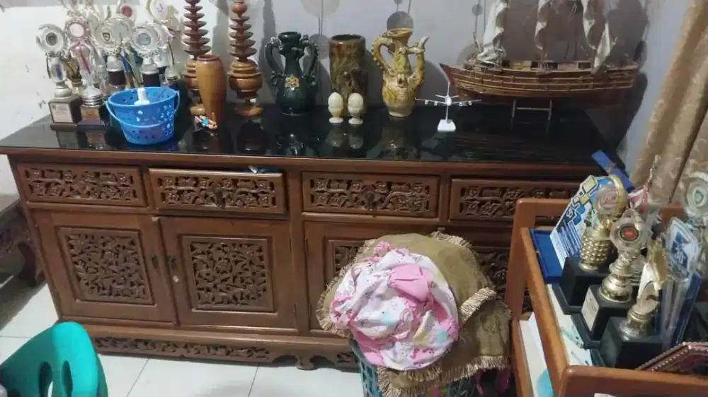 Meja , lemari makan , bopet