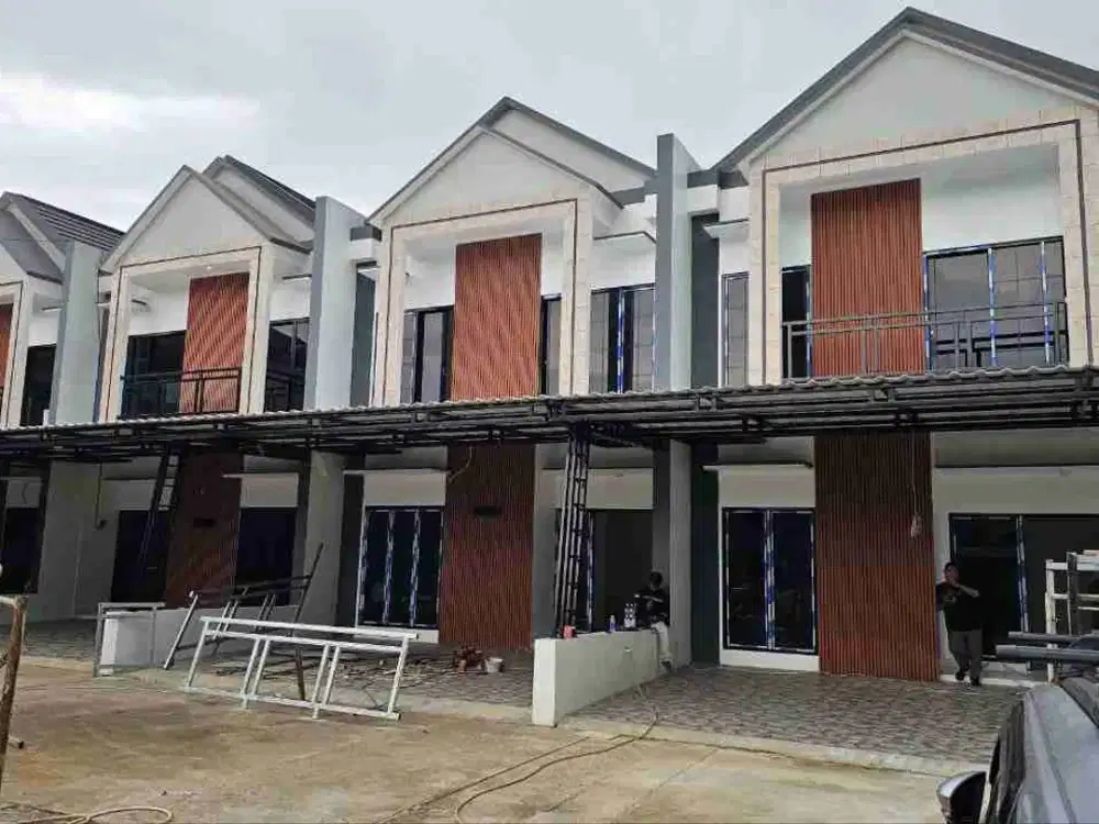 Townhouse siap huni Jakarta Timur.. Langsung pintu/exit Tol Setu Cipayung. Langkah dekat  ke Mabes Cilangkap. Cuma 4menit ke tol Bambu Apus