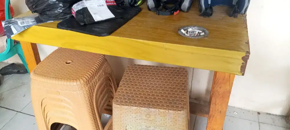 Meja,meja kasir,bangku panjang plus kursi 4