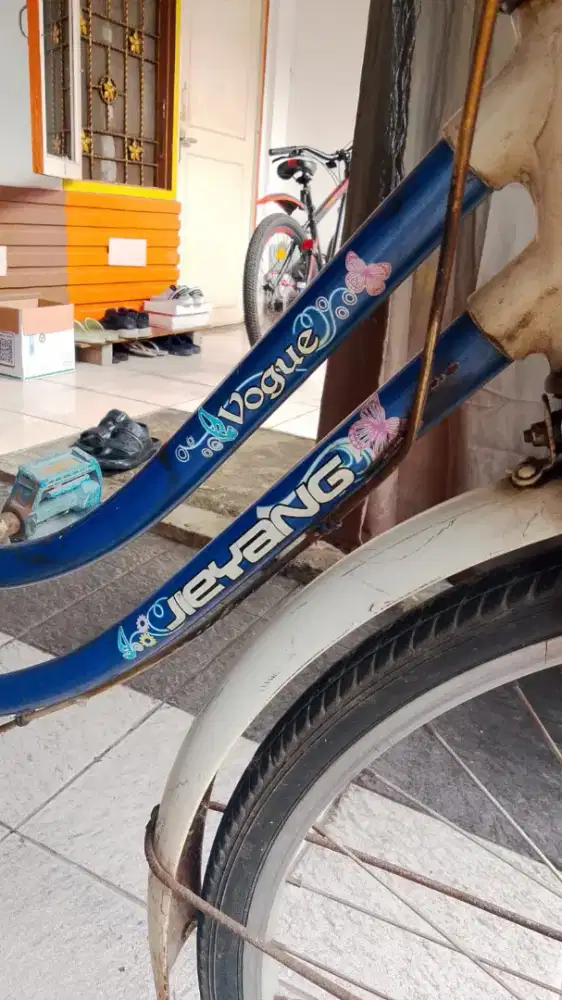 sepeda jieyang tipe vogue warna biru