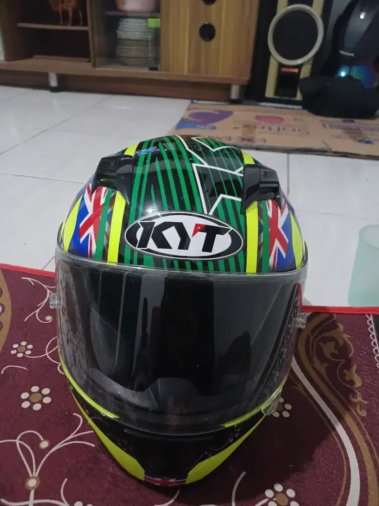 Helm KYT R10 Phillip Island