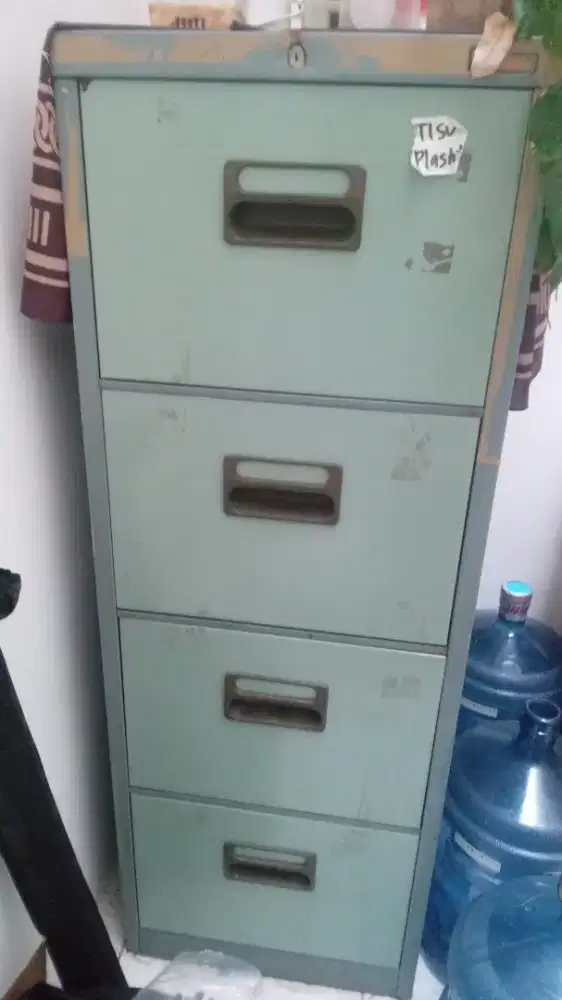 Lemari besi/ filling cabinet