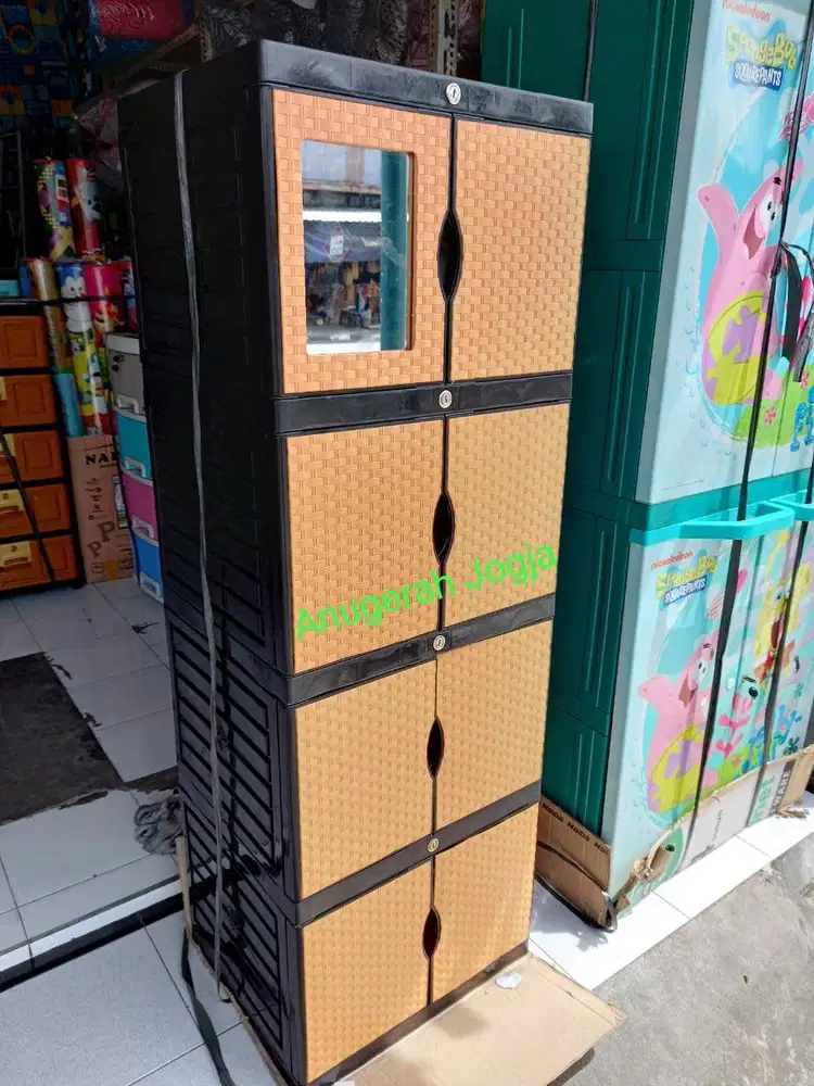 Lemari Plastik Doremi Susun 4 Full kunci + kaca