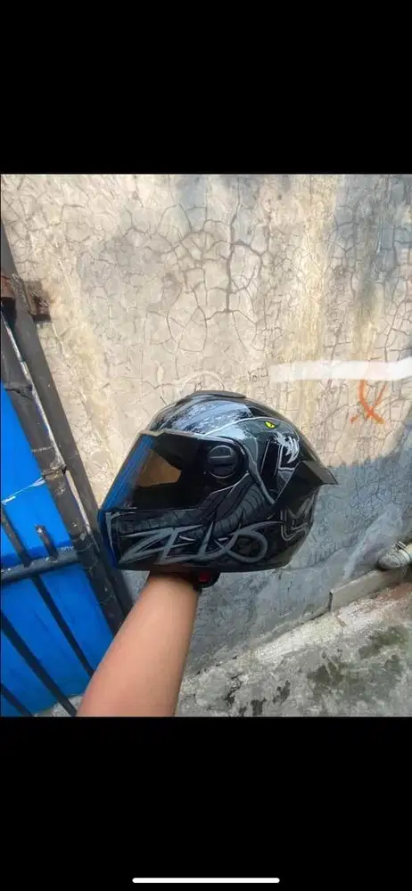 Helm Zeus 811c Cobra