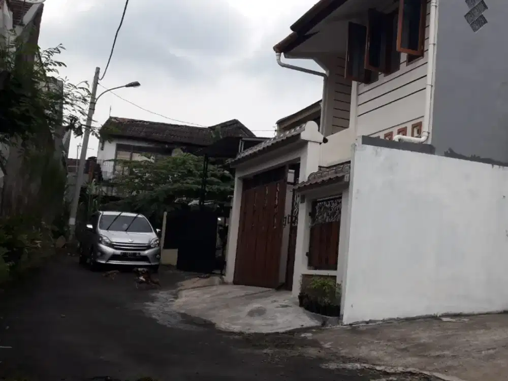 dijual rumah 2 lantai dekat KRR