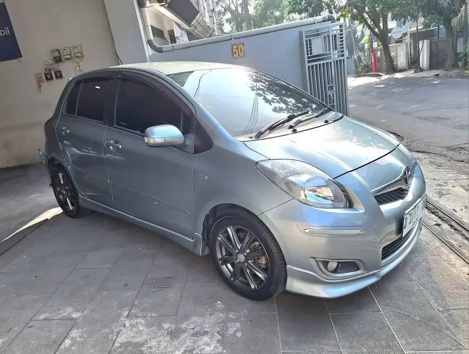 YARIS S LIMITED AT 2011 TOYOTA 1.5 MATIC