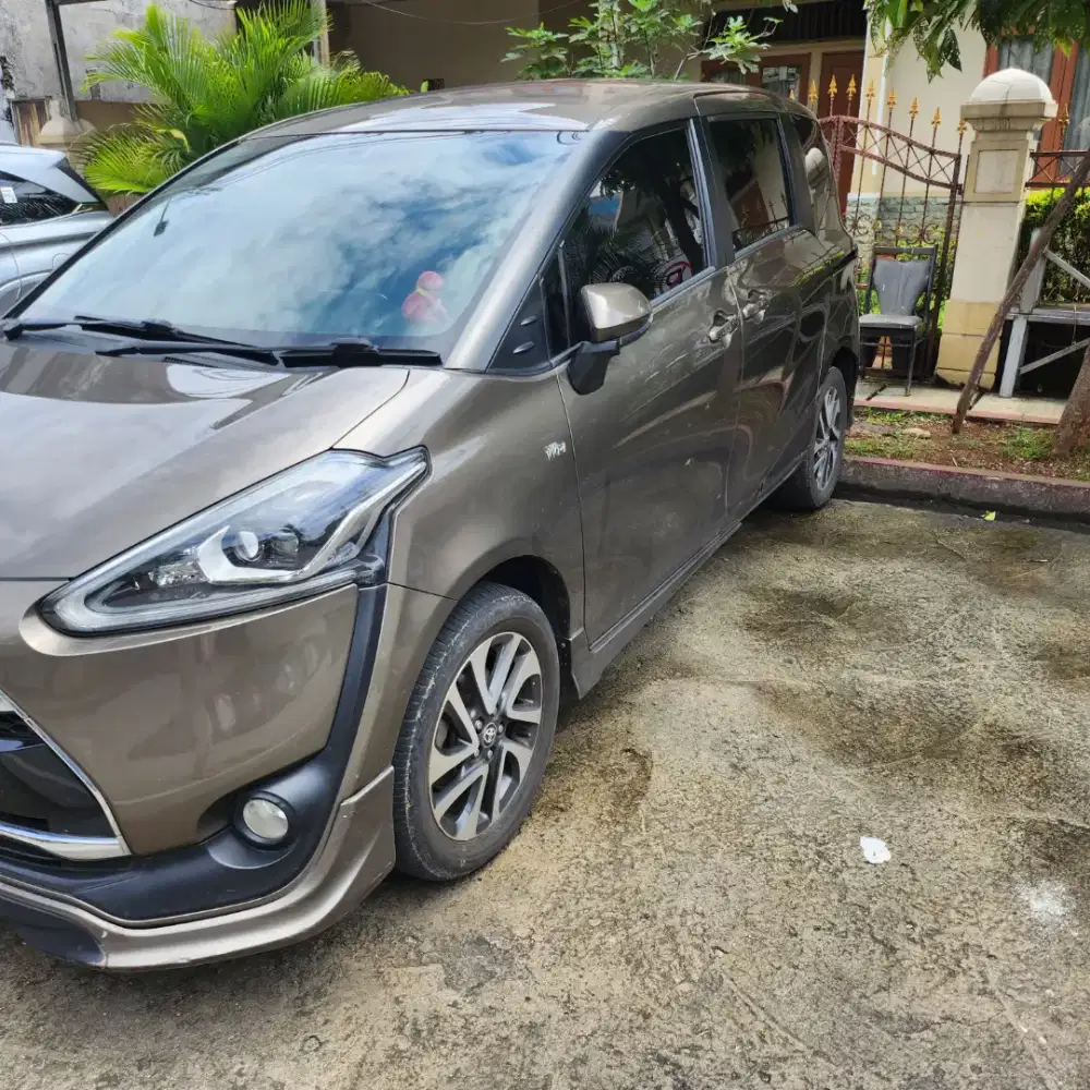 TOYOTA SiENTA Q AT 2016