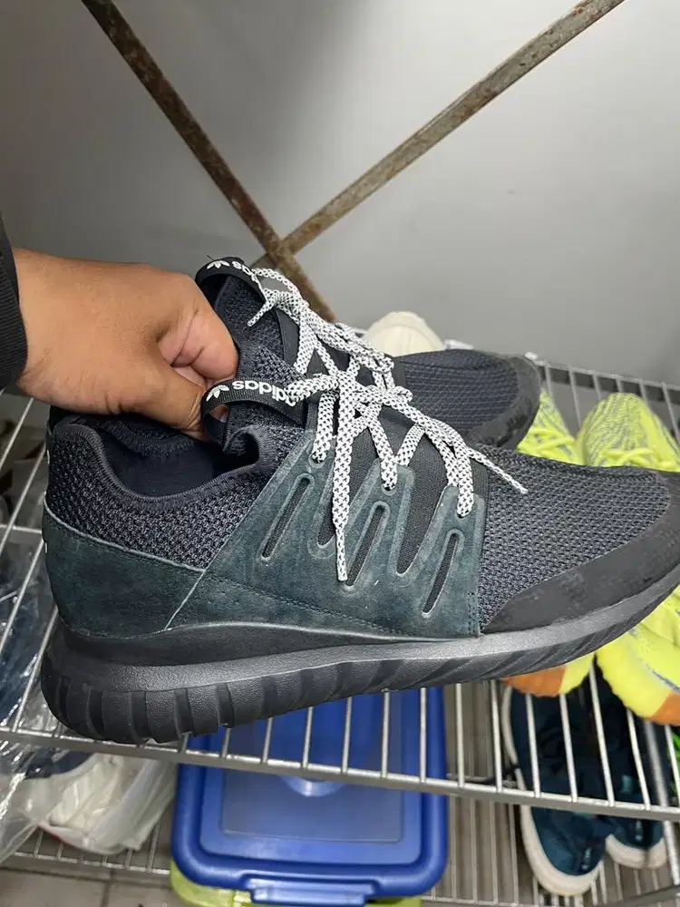 Sepatu adidas tubular original