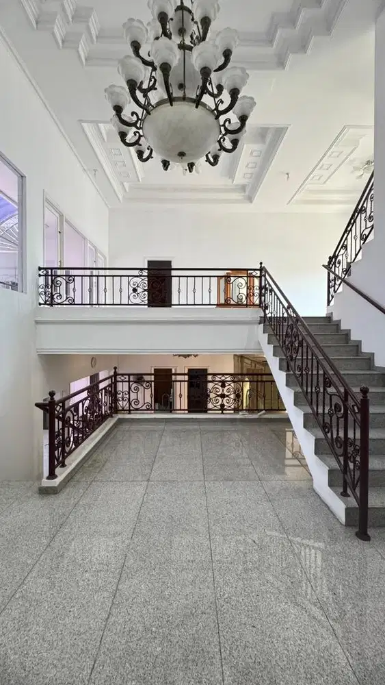 Rumah di Raya Vila Taman Gapura Citraland dekat Graha Family dan Pakuw