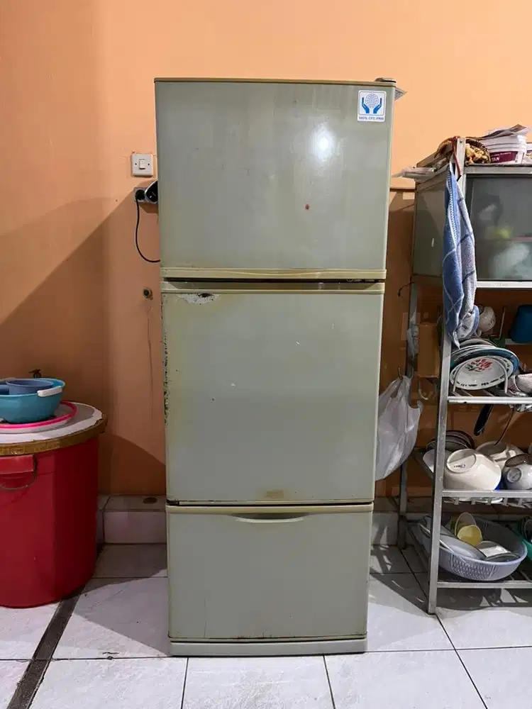 Kulkas National 3 pintu warna hijau