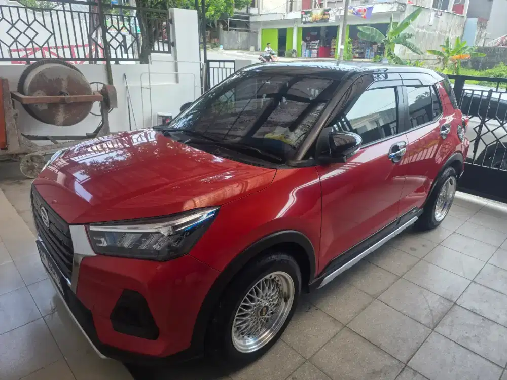 Rocky Turbo 1.0 R Ads Twotone CVT tipe tertinggi