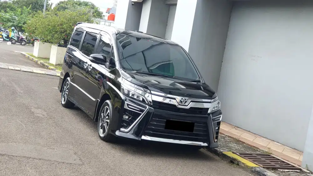 [ GARANSI 5TH ] Toyota Voxy 2.0 Sunroof AT 2020/2021